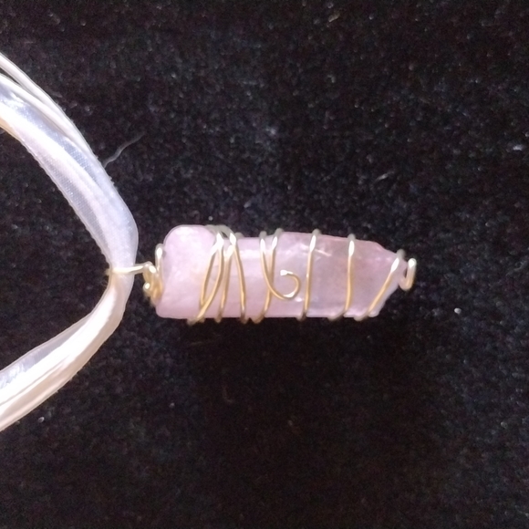 Wire wrapped quartz crystal necklace - Picture 2 of 2